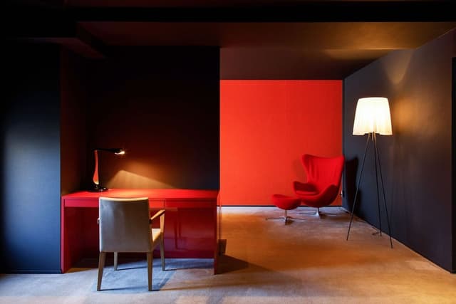 Designer's Executive Suite - Non-Smoking