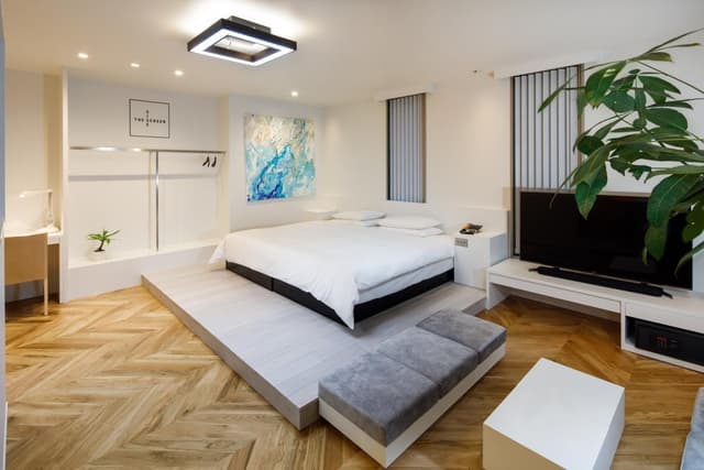 Semi Suite