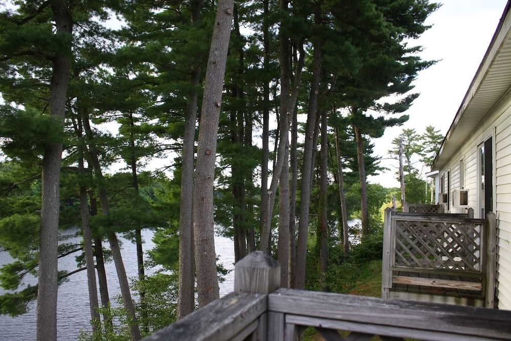 Milford Motel On the River1