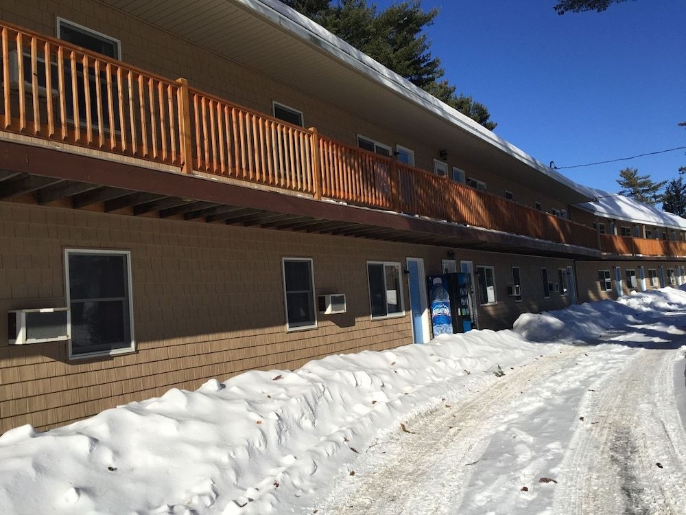 Milford Motel On the River3