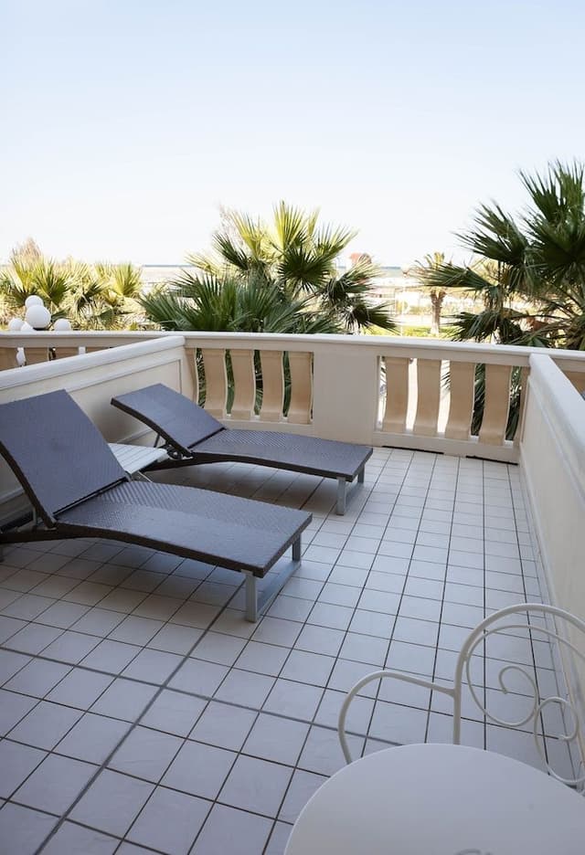Superior Large con Balcone Vista Mare