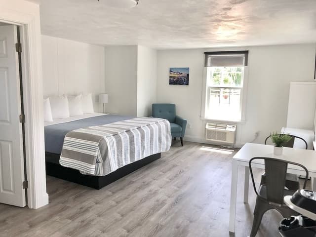 Superior Single Room, 1 King Bed, Non Smoking, Corner