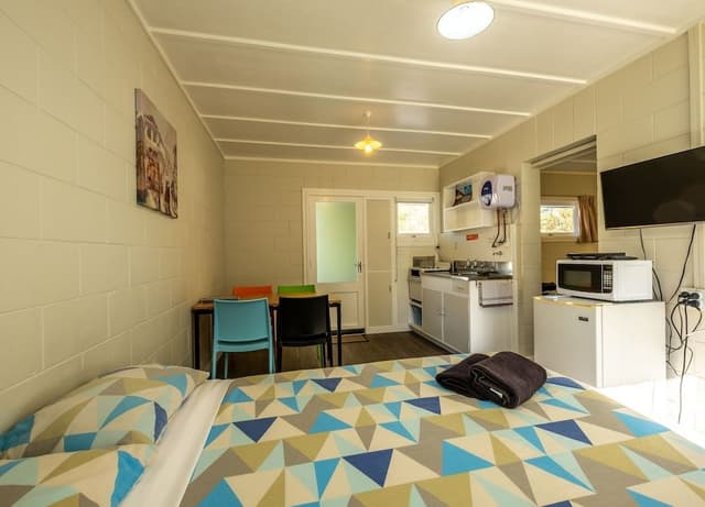 One Bedroom Kitchen Cabin Plus (Shared Bathroom)