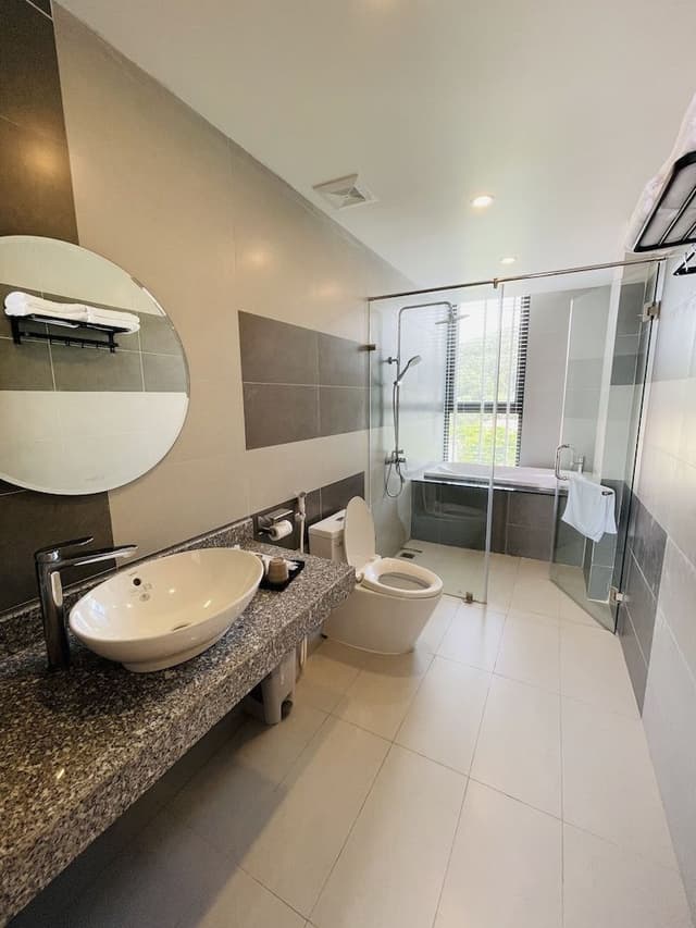 Family Studio Suite, Poolside