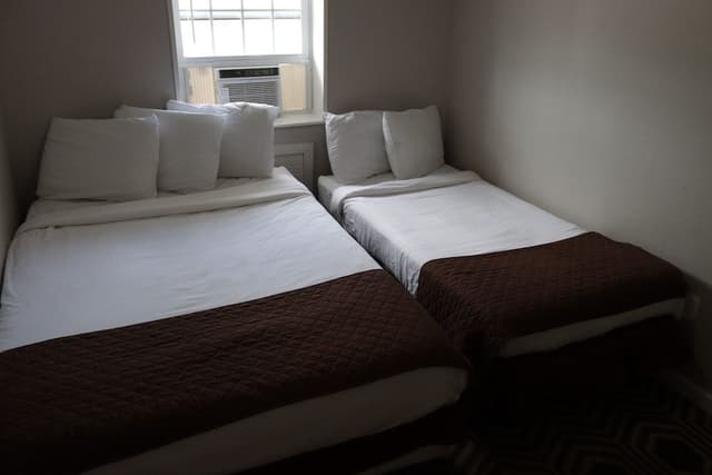 West Bldg (13th Street), 3 Bedroom Suite