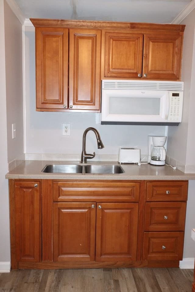 North Bldg (13th Street), 2 Bedroom Poolside Apartment