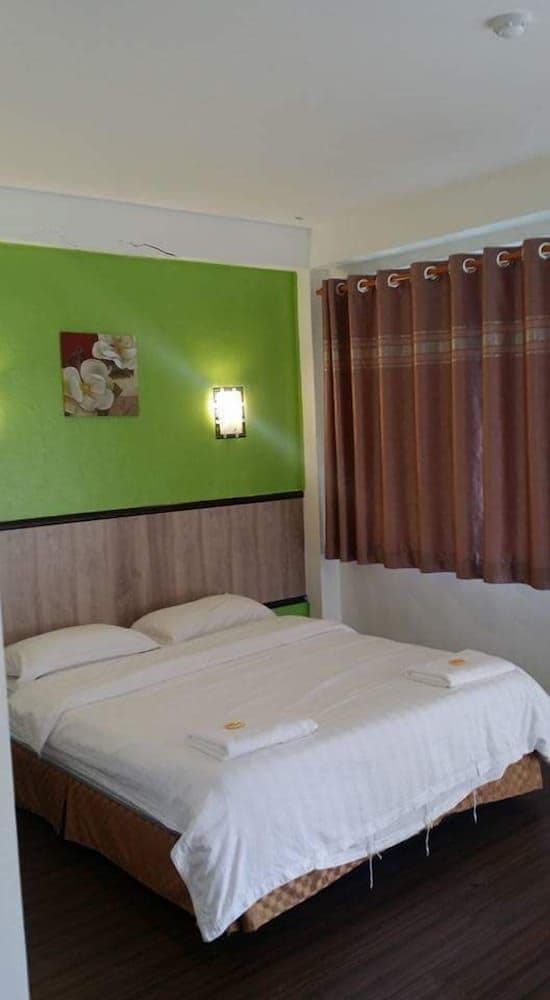 Standard Room, 1 Queen Bed