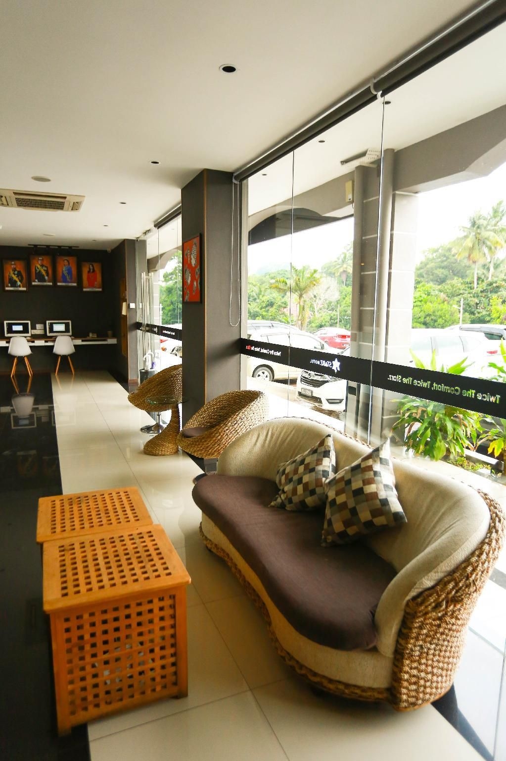 สตาร์ส โฮเต็ล (Starz Hotel)0