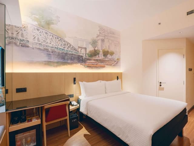 Deluxe Room, 1 Queen Bed