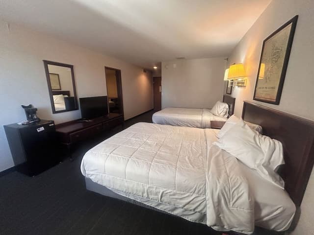 Room, Non Smoking (3 Queen Beds)