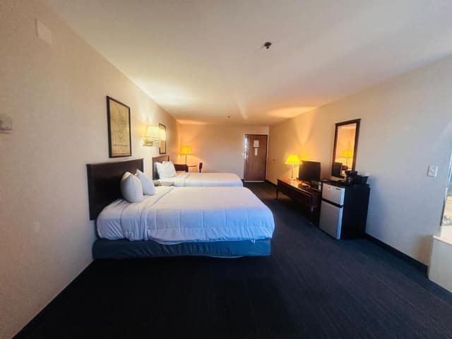2 Full Beds Non-Smoking with Jetted Tub