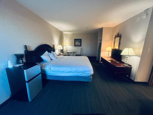King Bed Non-Smoking with Jetted Tub