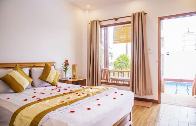 Deluxe Bungalow, 1 Double Bed, Non Smoking, Poolside