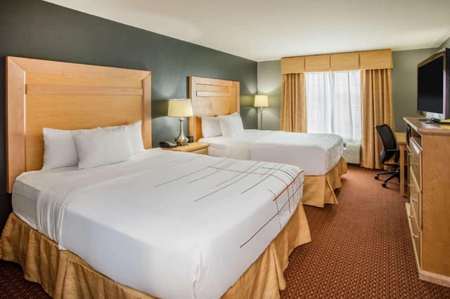 2 Queen, Deluxe Mobility Accessible Family Suite, Non-Smoking