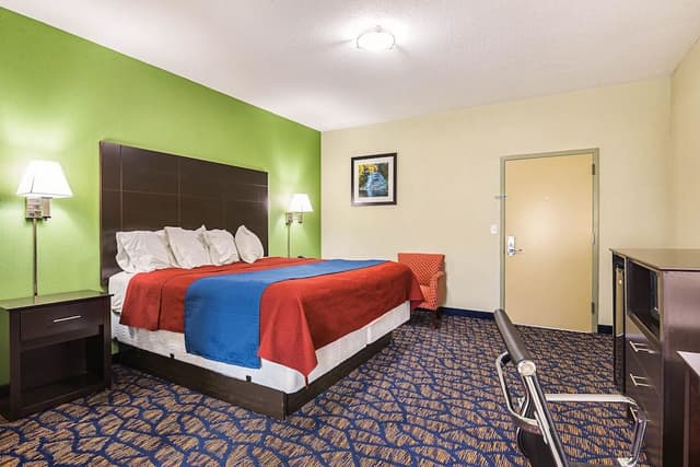 Deluxe Room, 1 King Bed, Non Smoking