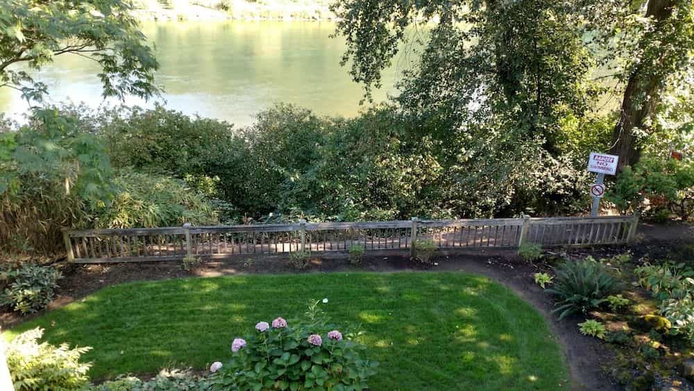 Lewis River Inn