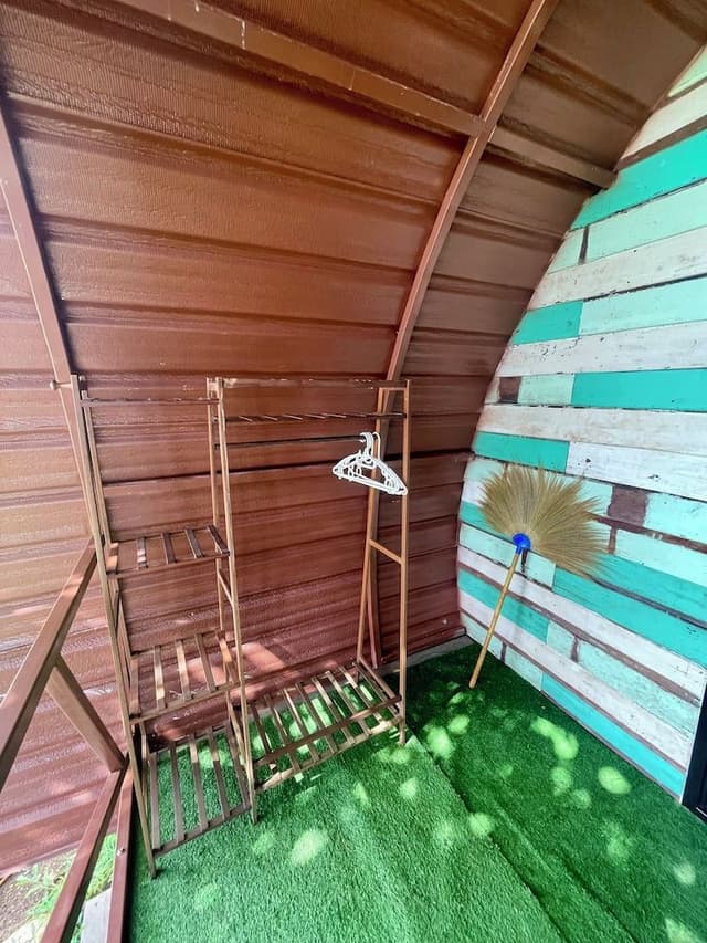 Castaway room with Twin bed