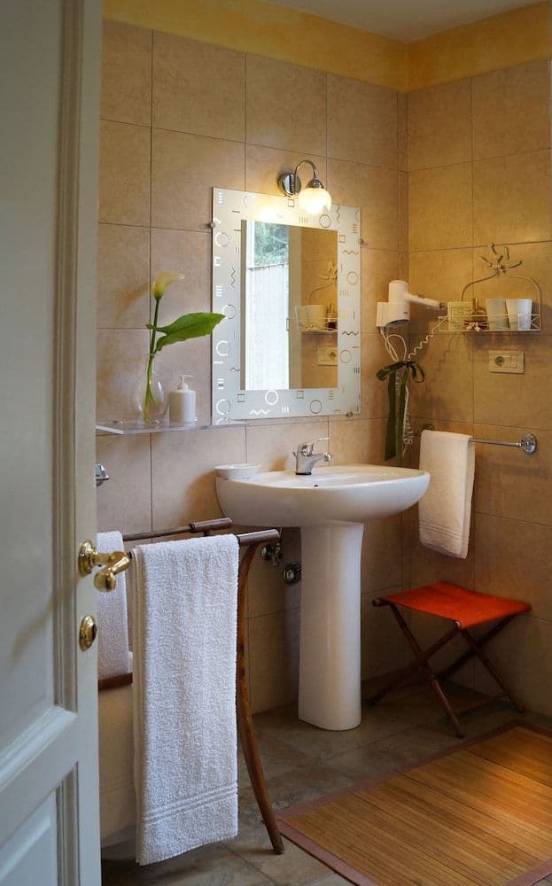 Honeymoon Double Room, 1 King Bed, Private Bathroom, Garden View