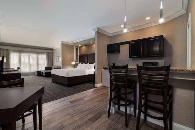 Standard Room, 1 King Bed, Non Smoking