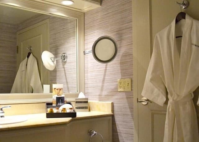 Deluxe Spa Room