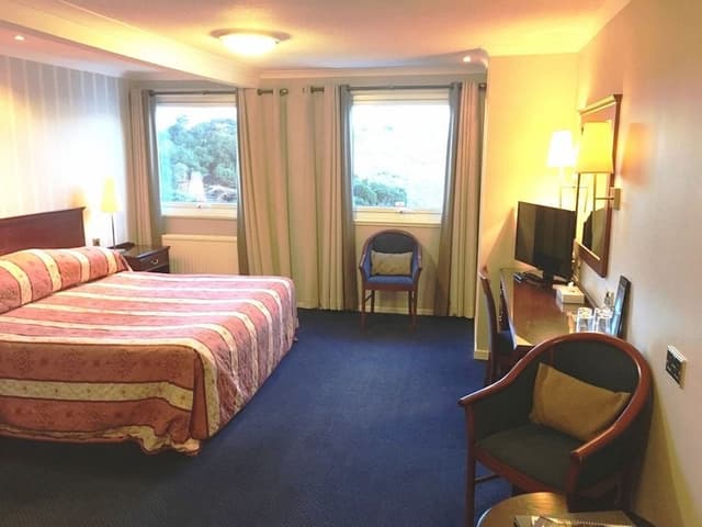 Family Room (for 4)
