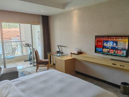 Qiqu Balcony Double Bed Room
