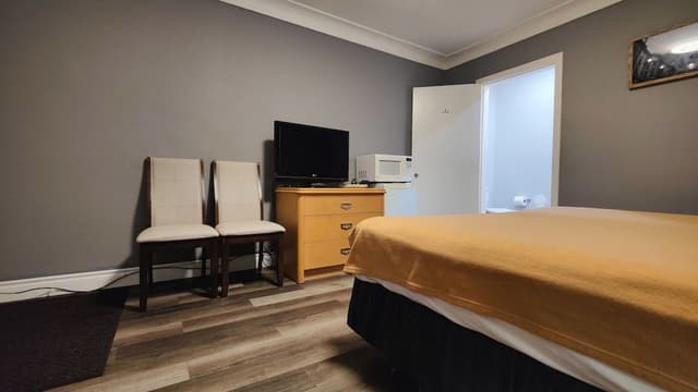 Signature Room, 1 King Bed, Non Smoking