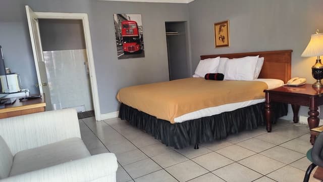 Signature Room, 1 King Bed, Non Smoking