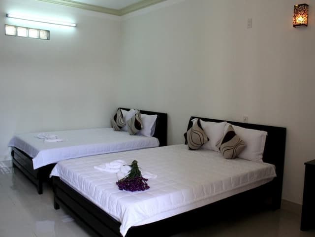 2 Double Beds