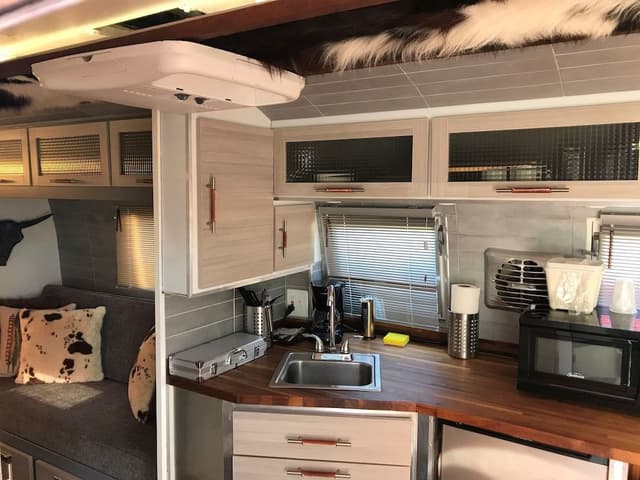 Vintage Airstream - Full