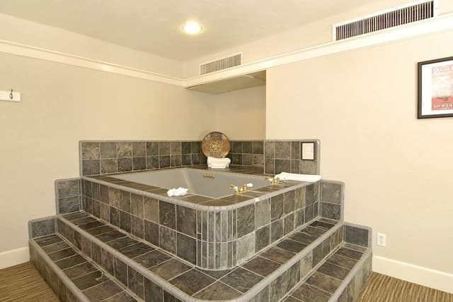 Suite, 1 King Bed, Jetted Tub