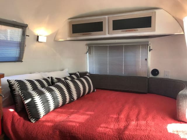 Vintage Airstream - Full
