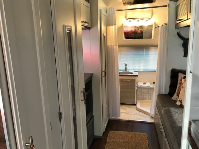 Vintage Airstream - Full