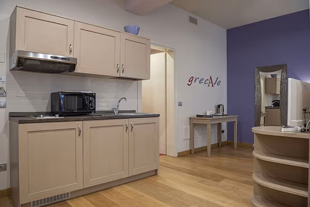 Traditional Studio (Grecale)