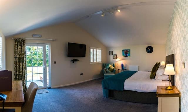 Large Double or Twin Room, Ensuite, Garden View
