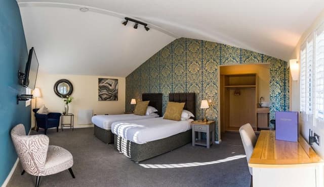 Large Double or Twin Room, Ensuite, Garden View