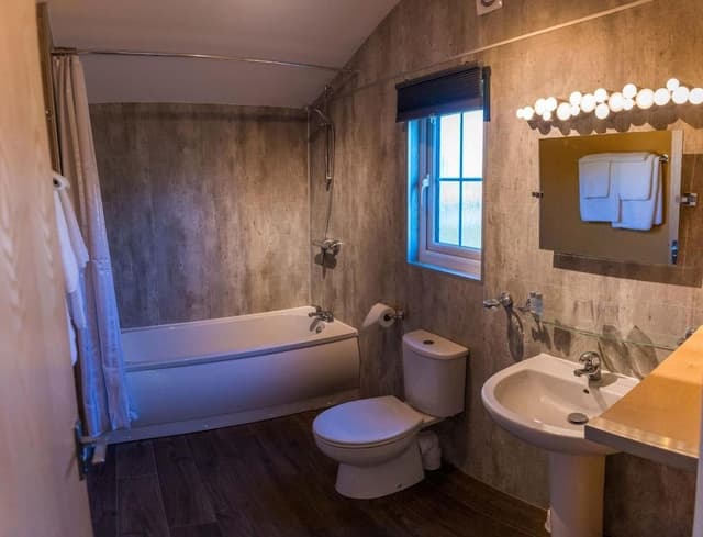 Large Double or Twin Room, Ensuite, Garden View