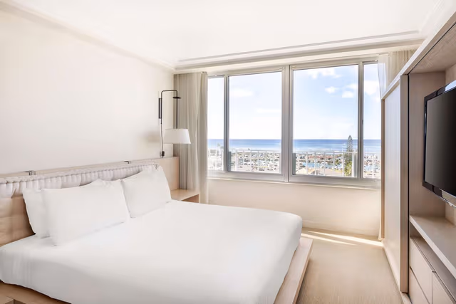 1 BEDROOM OCEANFRONT KING PREMIER SUITE BLCNY