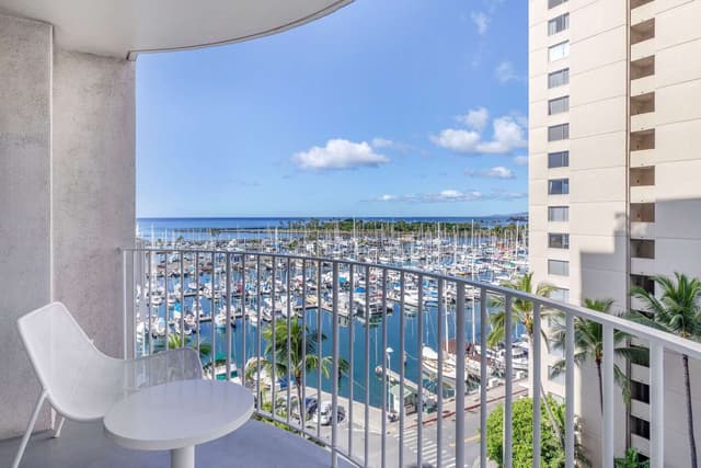 PARTIAL OCEAN VIEW 1 KING