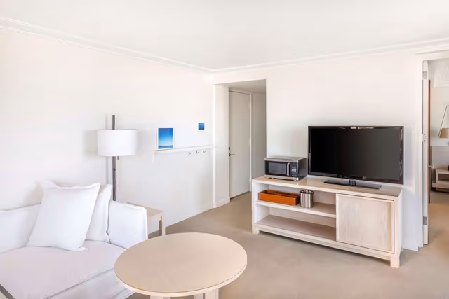 1 BEDROOM OCEANFRONT KING PREMIER SUITE BLCNY