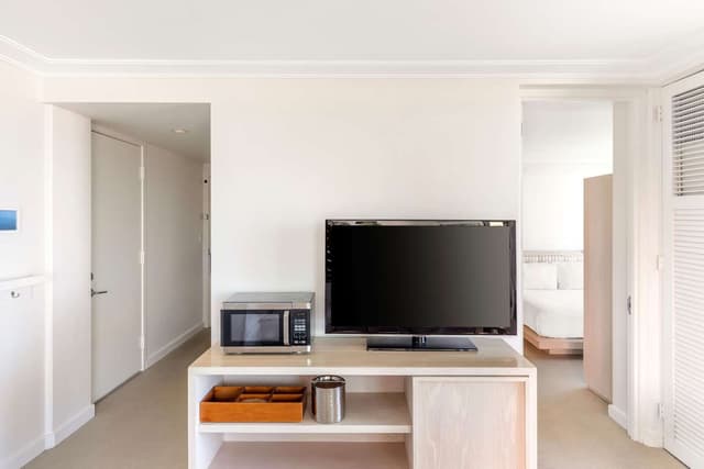 1 BEDROOM OCEANFRONT KING PREMIER SUITE BLCNY