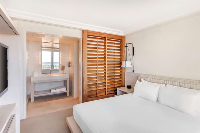 1 BEDROOM OCEANFRONT KING PREMIER SUITE BLCNY