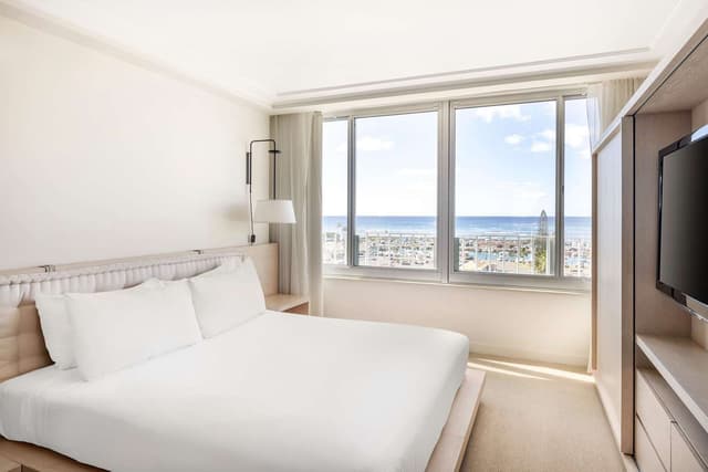 1 BEDROOM OCEANFRONT KING PREMIER SUITE BLCNY
