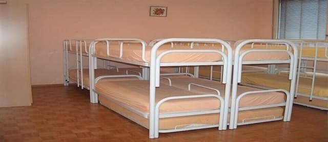 Shared Dormitory, Men only