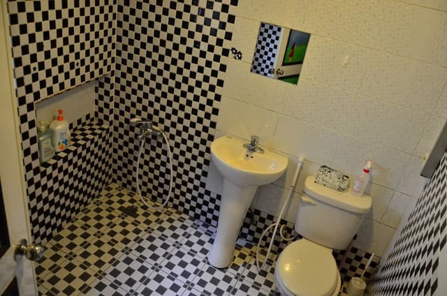 1 bed in a 10-bed female dorm (female only)