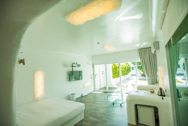 Deluxe Double Room, 1 King Bed, Courtyard View, Garden Area