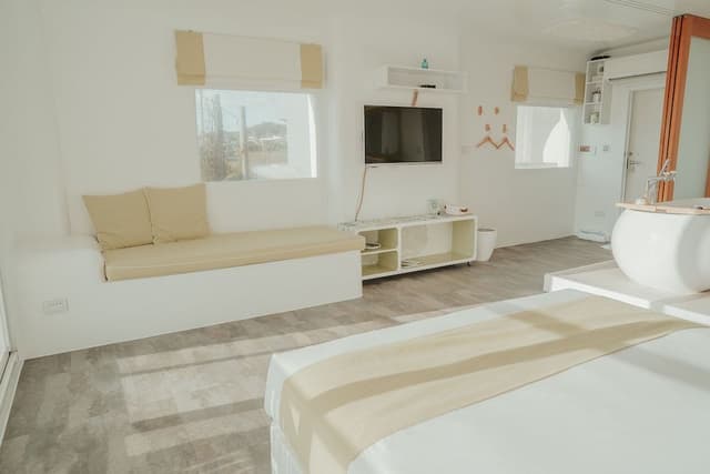 Deluxe Double Room, 1 King Bed, Balcony, Ocean View