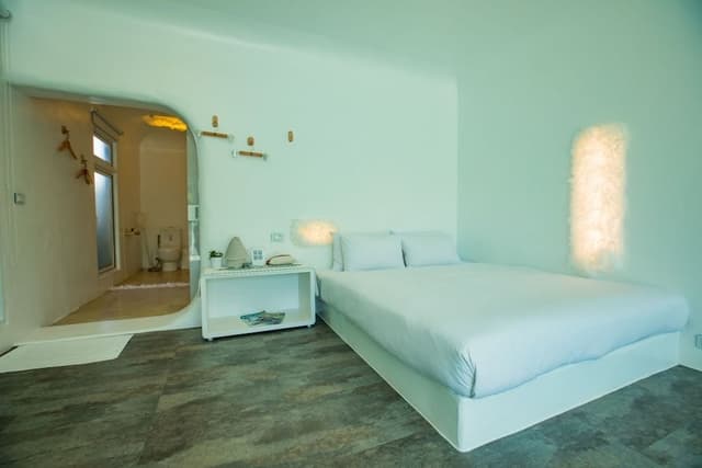 Deluxe Double Room, 1 King Bed, Courtyard View, Garden Area