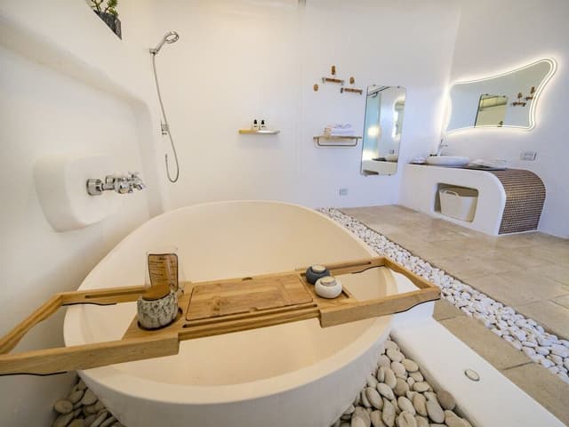 Deluxe Double Room, 1 King Bed, Courtyard View, Garden Area