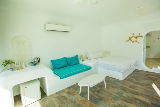 Deluxe Double Room, 1 King Bed, Courtyard View, Garden Area